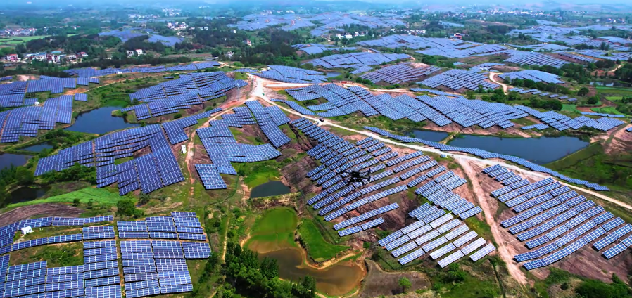 麻城閻家河光伏電站智慧化改造-無人機巡檢技術(攝影:晏俊) 麻城閻家河光伏電站智慧化改造-無人機巡檢技術(攝影:晏俊)